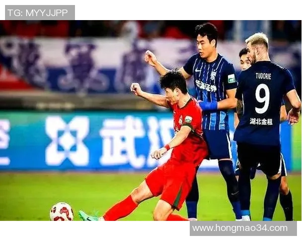 广州足球队比赛经验引发热议球迷对战术选择和球员表现的争论