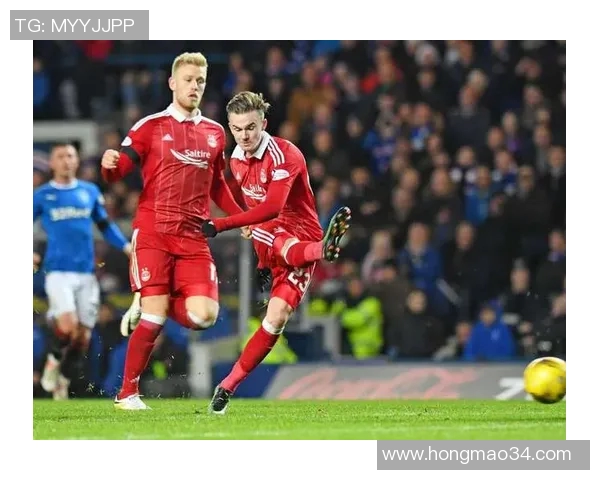 詹姆斯与足球明星亲密互动揭示运动员之间的友谊与合作精神