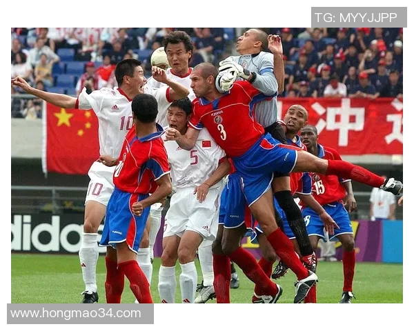 足球明星的经典配饰与时尚风格完美结合的精彩瞬间分享 足球明星的经典配饰与时尚风格完美结合的精彩瞬间分享